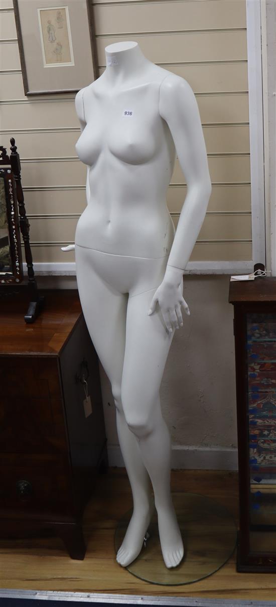 A life-size female mannequin H.164cm